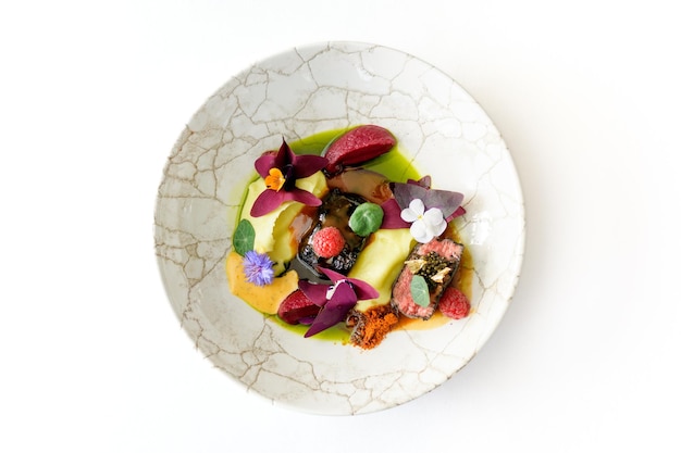 farfurie cu mâncare colorată